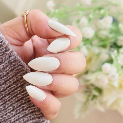 DeBelle Gel Beige Nail Polish-Light Nude(Natural Blush), 8 ml - Enriched with natural Seaweed Extract, cruelty Free, Toxic Free Glossy Finish.