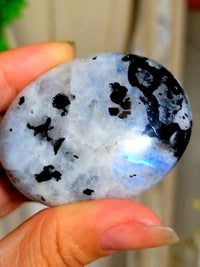 Rainbow Moonstone Large Palm Stone - Pocket Massage Worry Stone for Natural Body Chakra Balancing, Reiki Healing and Crystal Grid Rainbow Moonstone (Large)