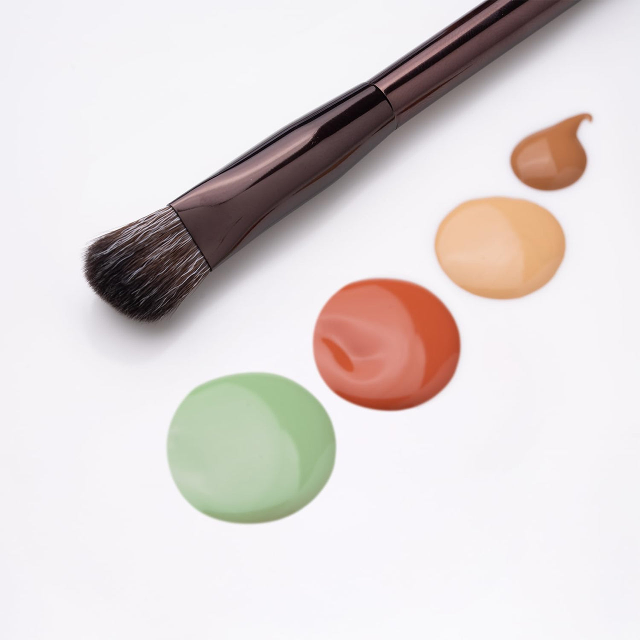 PAC T04 Small Powder Brush