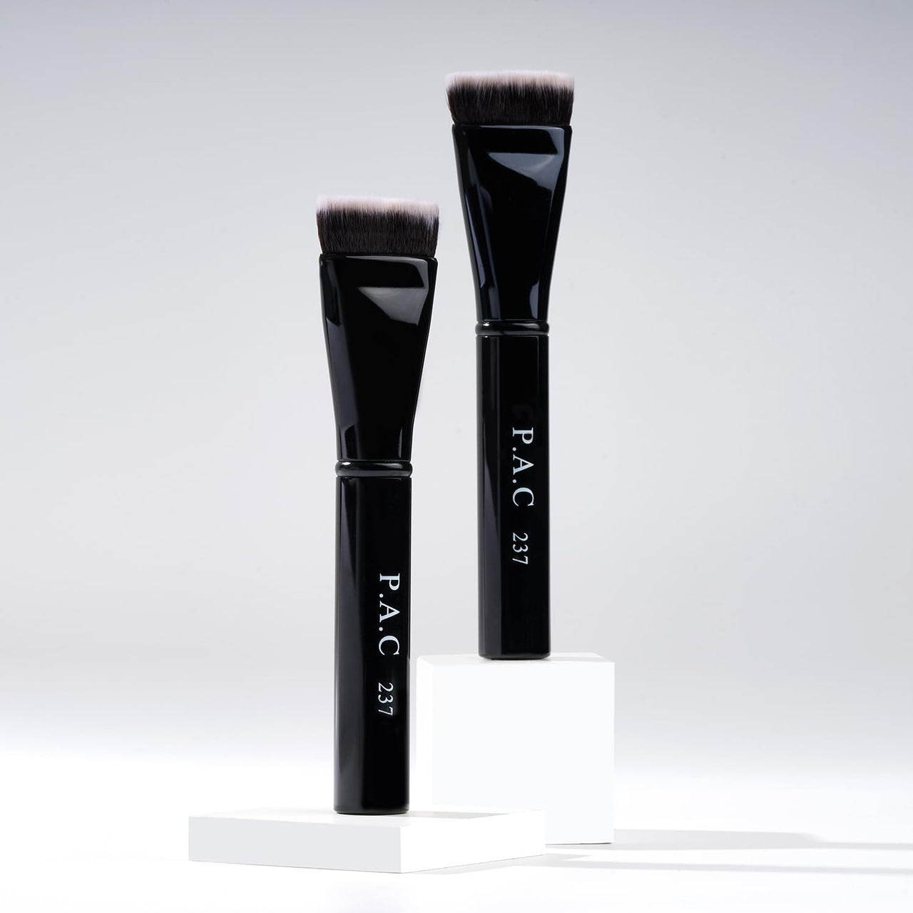 PAC Contouring Brush 237