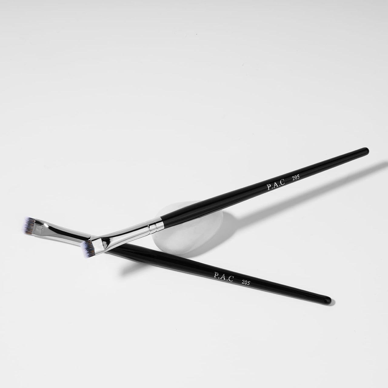 PAC Flat Eyebrow Brush 205