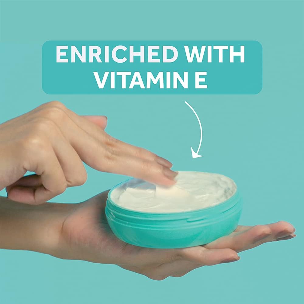 POND'S Light Face Moisturizer 200 ml|| Daily Lightweight Non-Oily Cream with Vitamin E for Soft Glowing Skin|| SPF 15 - With Vitamin C & Niacinamide