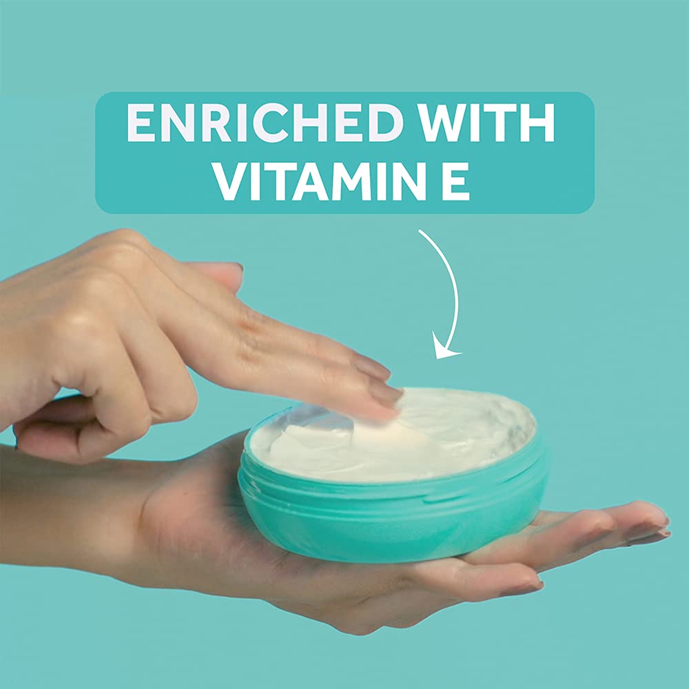 POND's Light Face Moisturizer 200 ml, Daily Lightweight Non-Oily Cream with Vitamin E for Soft Glowing Skin, SPF 15 - With Vitamin C & Niacinamide (Pack of 2)