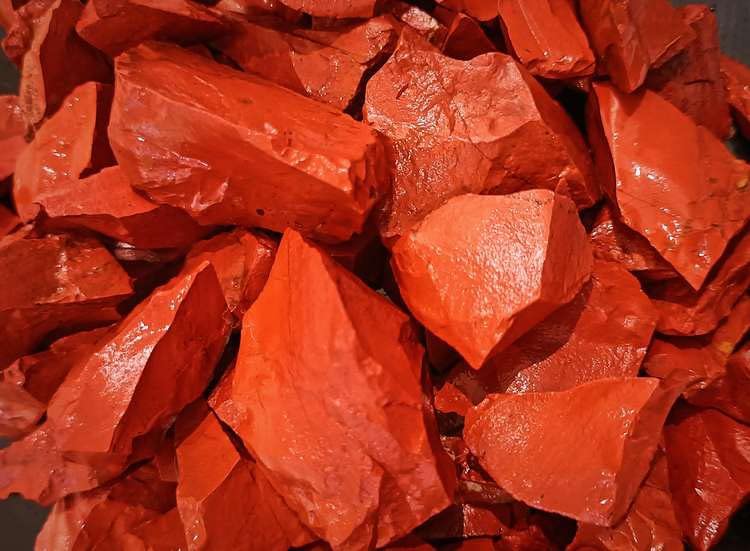 DUQGUHO Red Jasper Natural Crystal Quartz Bulk Raw Rough Healing Crystal Stones Reiki Crystal Stone Tumbling Cabbing Fountain Rocks Polishing Cutting Gemstone 0.45 lbs Red Stone