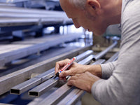 edding 3000 permanent marker - orange - 1 pen - round nib 1.5-3 mm - quick-drying permanent markers - waterproof, smudge-proof - for cardboard, plastic, wood, metal, fabric - marker pens 05: 1 Pen - Orange