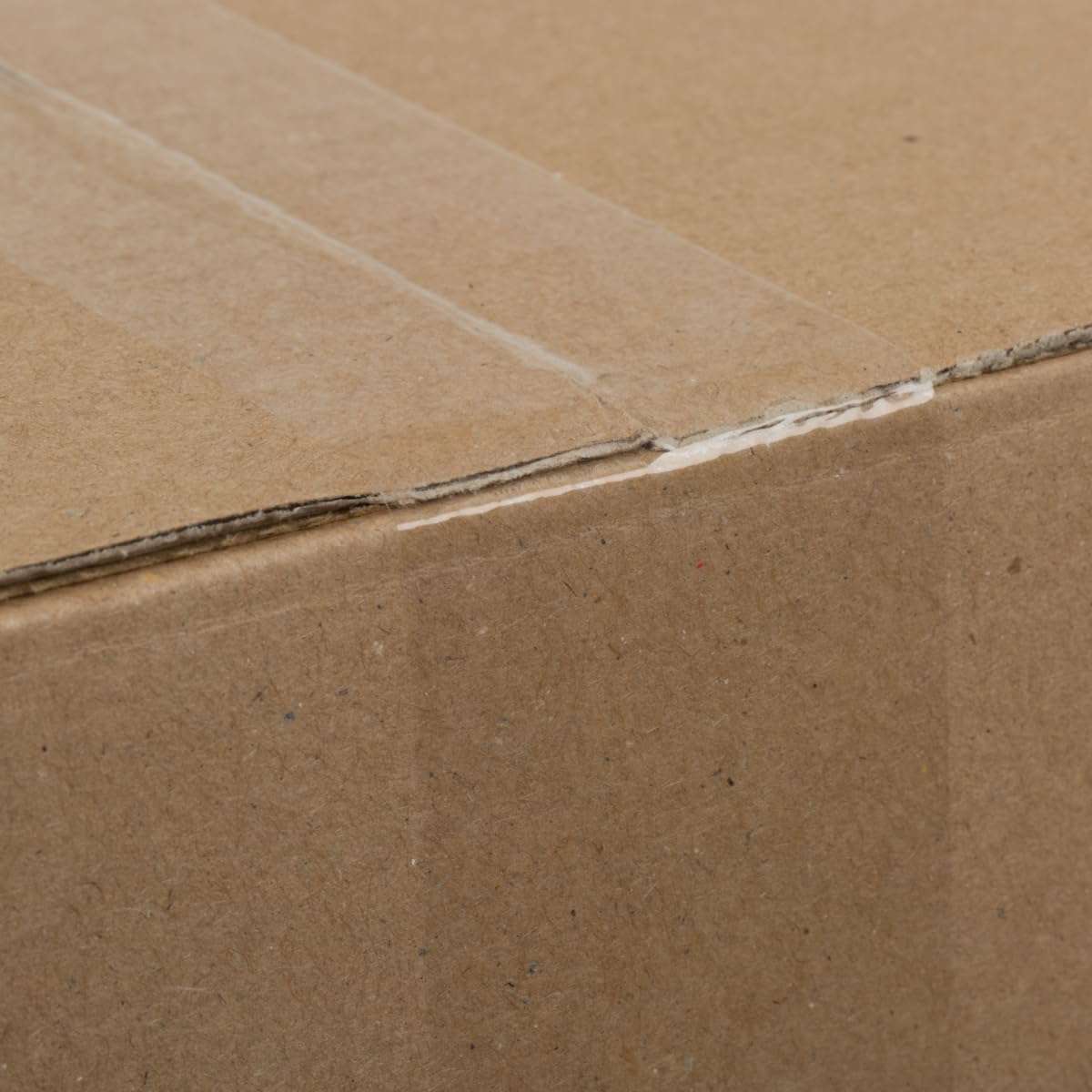 Duck Brand HP260 High Performance Packaging Tape with Dispenser, 1.88 Inches x 22.2 Yards, Clear (920352)