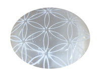 Amazing Gemstone Selenite Palm Stone - Flower of Life Engraved Hot Massage Worry Stone for Natural Body Chakra Balancing, Reiki Healing and Crystal Grid Selenite (Flower of Life Engraved)