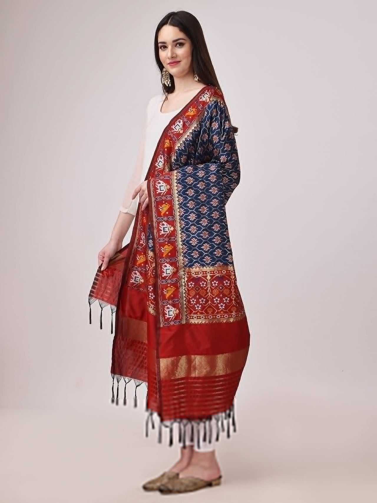 KAPAAHA Women's  Woven Silk Blend Patola Fulwadi Dupatta, Width 45 inch, Length 2.5 meter