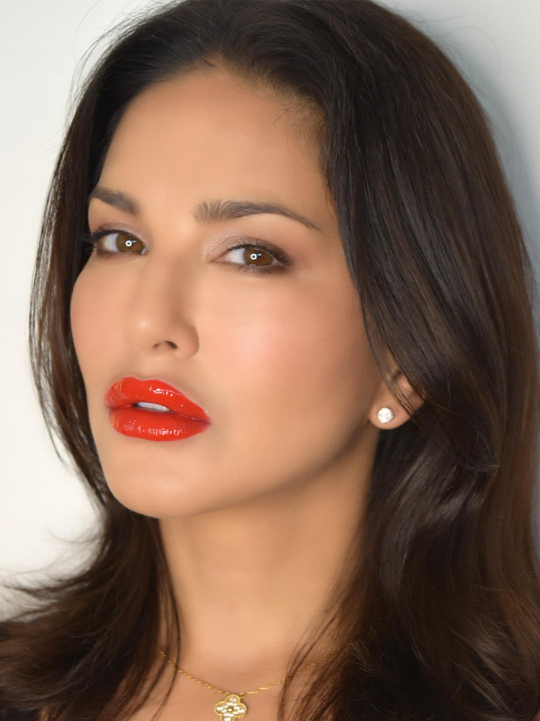 STARSTRUCK BY SUNNY LEONE Glossy Liquid Lip Color, Red | Highly Pigmented, Hi-Shine & Non-Sticky Formula | Lip Gloss For Girls, Women | Red Carpet
