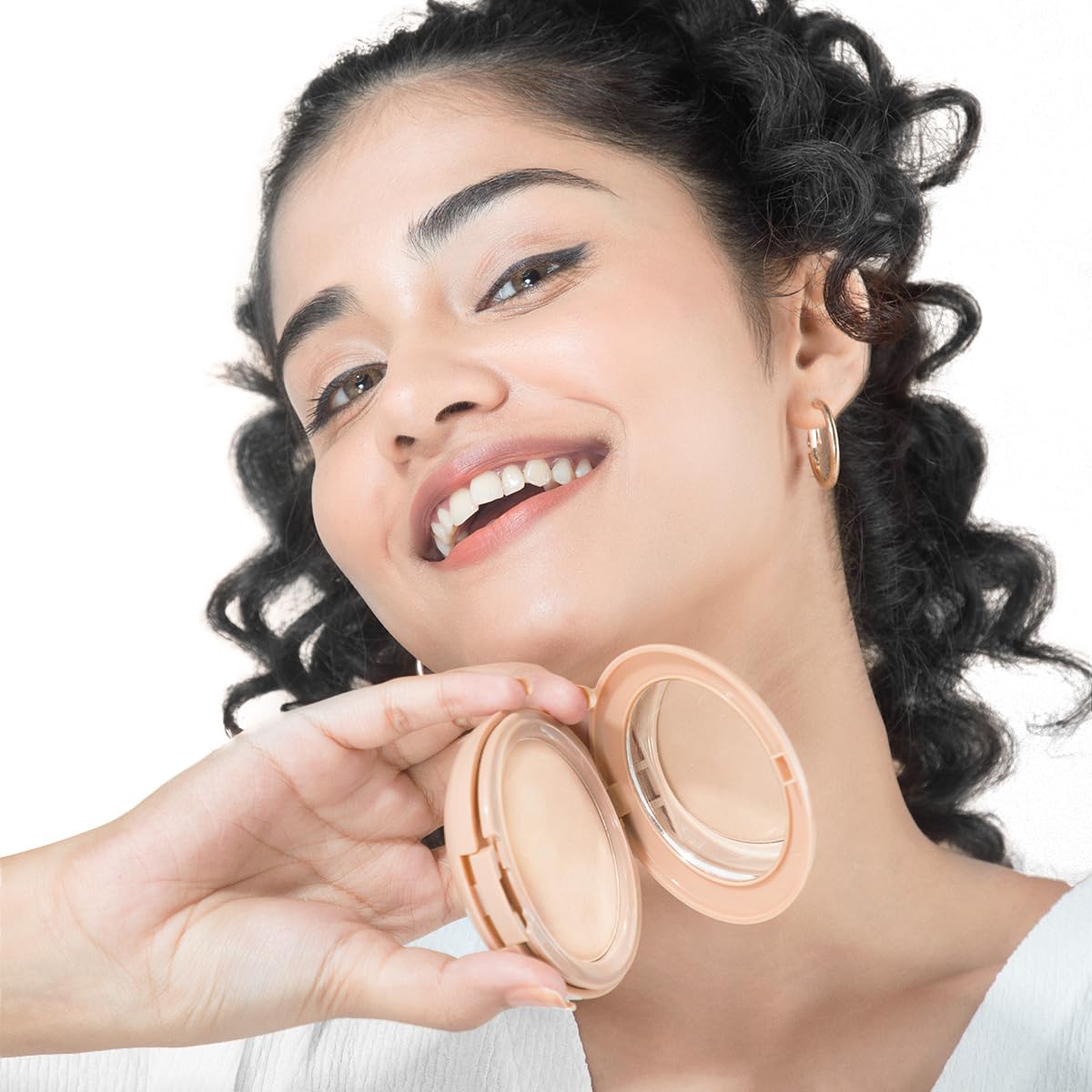 Mamaearth Glow Full Coverage Compact For All, Spf 30 For Up To 3X Instant Glow - 9 Gm|Radiant, Natural|Even Toned Complexion| Mattifying|Up To 16-Hour Oil Control & Sweat-Resistant (Pearl Glow), Cream