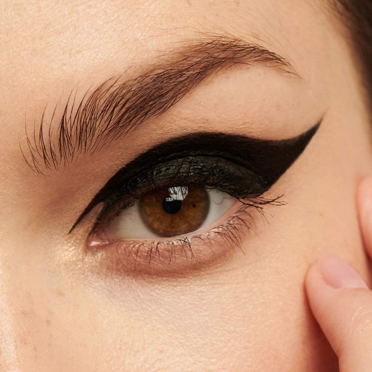 Inglot One Move Liquid Eyeliner Black - 0.55 ml Waterproof and smudge-proof