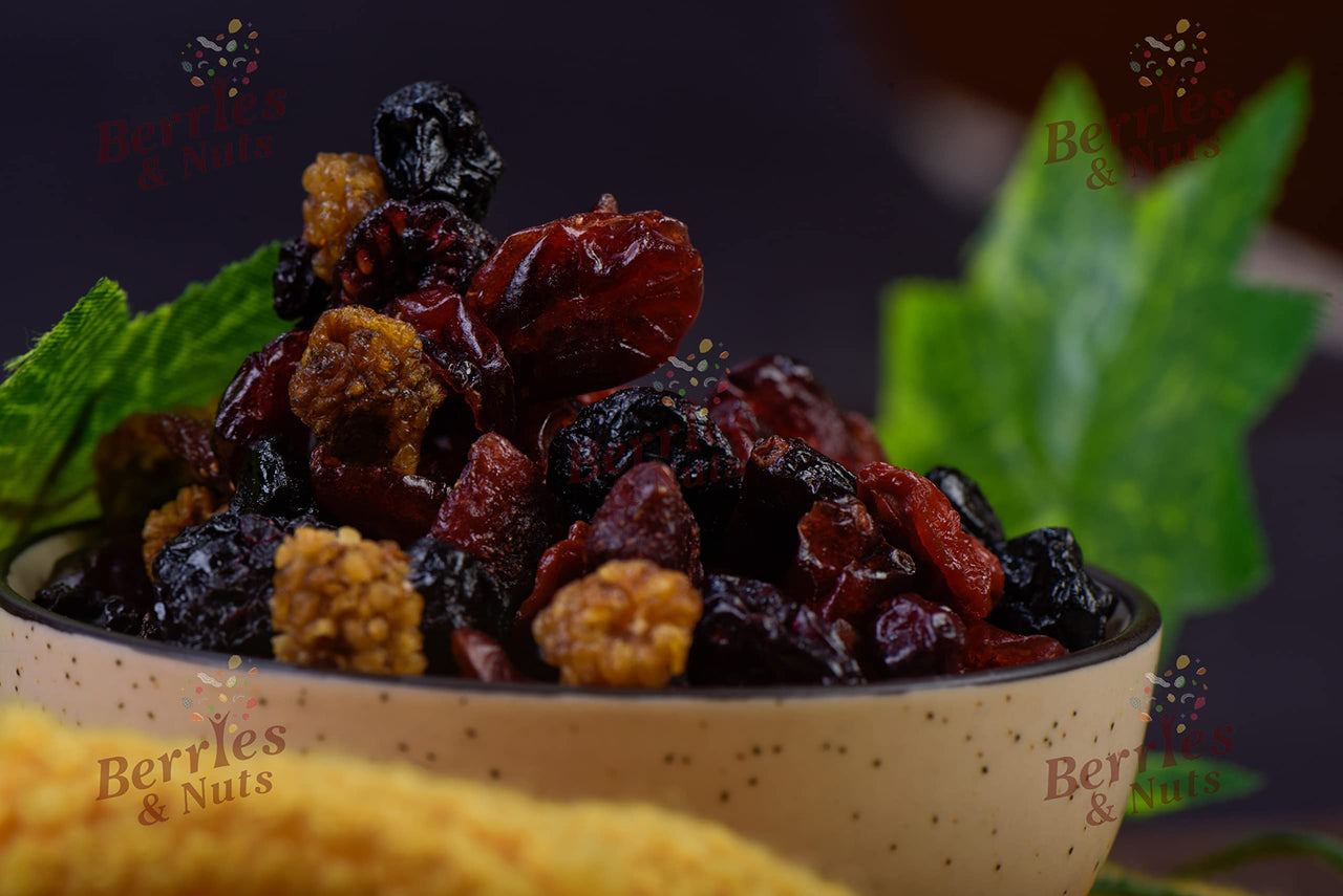 Berries And Nuts Super Berries Mix | Dried Mixed Berries, High in Antioxidants | Cranberries, Blueberries, Gojiberries, Blackberries, Raspberries, Strawberries | 400 Grams | 2 Bottles of 200 Grams
