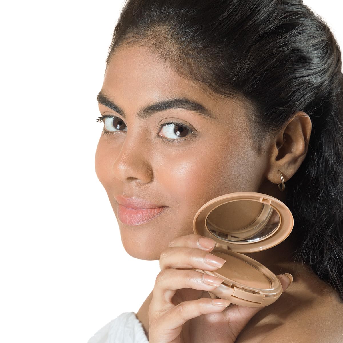 Mamaearth Glow Full Coverage Compact For All Skin Type Spf 30 For Up To 3X Instant Glow, 16-Hour Oil Control-9 Gm|Radiant, Natural|Even Toned Complexion|Mattifying|Sweat-Resistant (Almond Glow), Cream