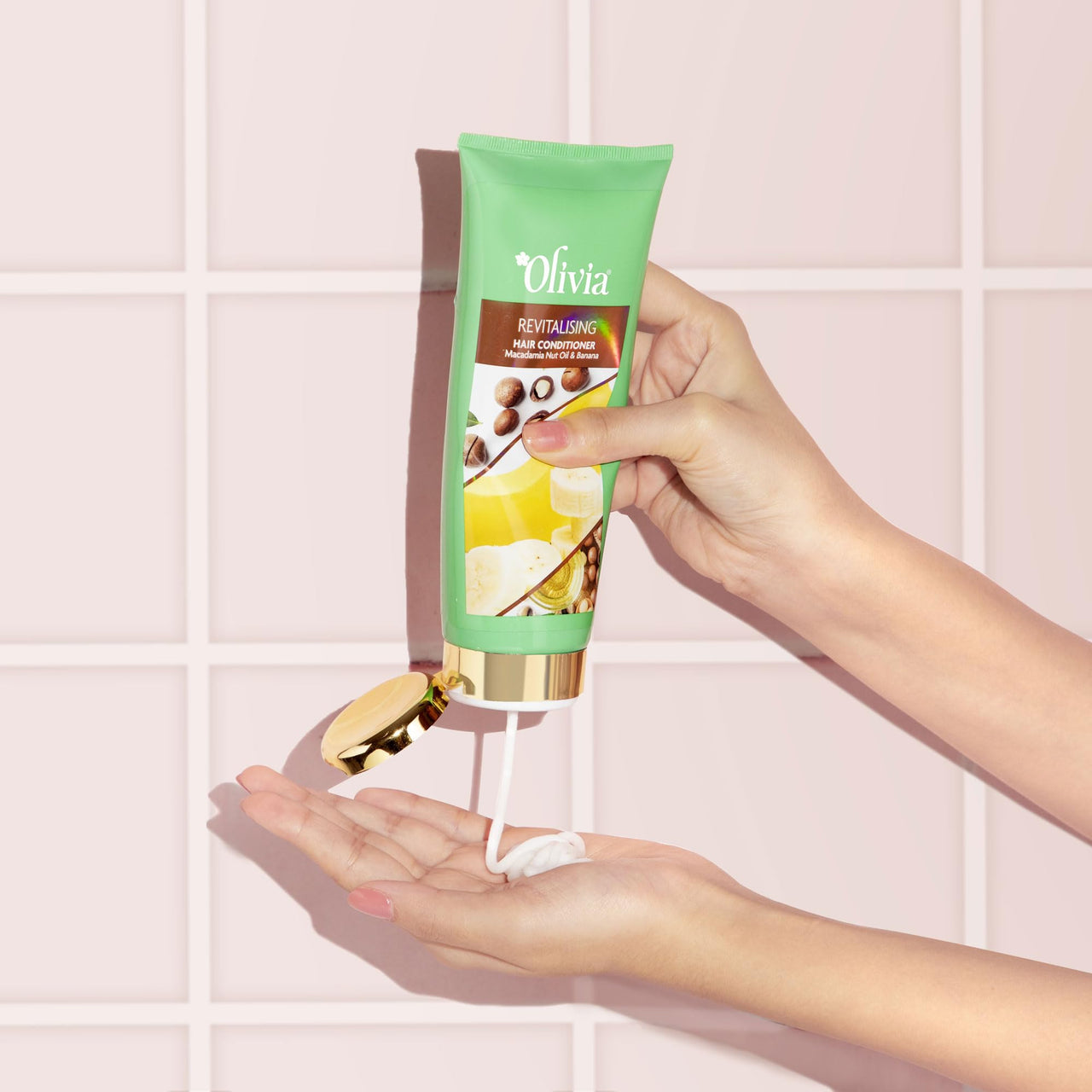 Olivia Revitalizing Hair Conditioner with Macadamia Oil & Banana | Deep Nourishing Conditioner for Frizzy Hair | Smooth, Shiny Finish | Paraben-Free Formula for Men & Women - 200ml