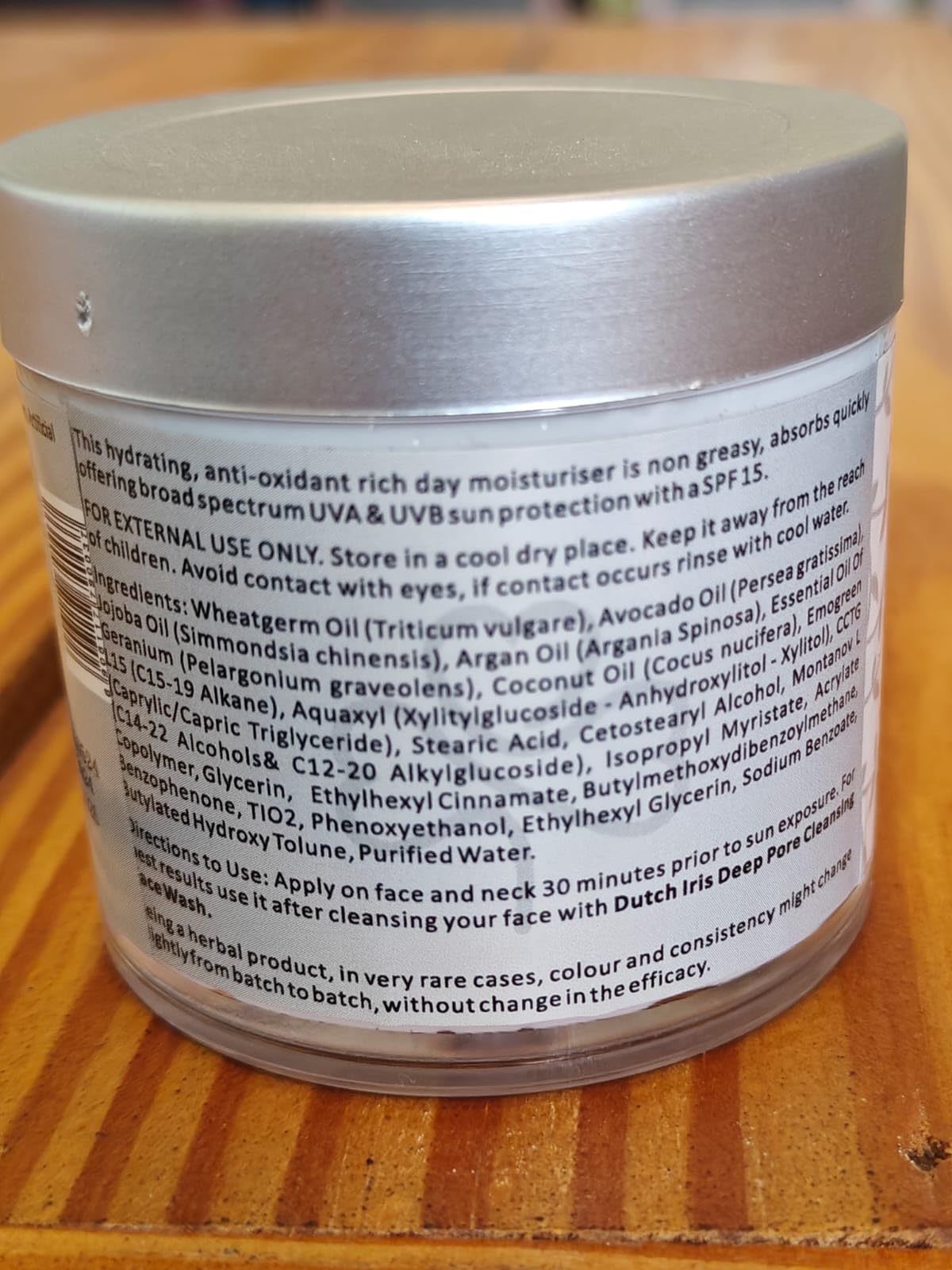 Dutch Iris Nourishing Day Moisturiser with SPF-15 | Wheatgerm, Geranium & Jojoba Extracts | Broad Spectrum Protection | Lightweight & Non-Greasy | For All Skin Types | For Women & Men (Unisex) | 100gms