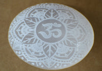 Amazing Gemstone Selenite Palm Stone - OM Engraved Hot Massage Worry Stone for Natural Body Chakra Balancing, Reiki Healing and Crystal Grid Selenite (Om Engraved)