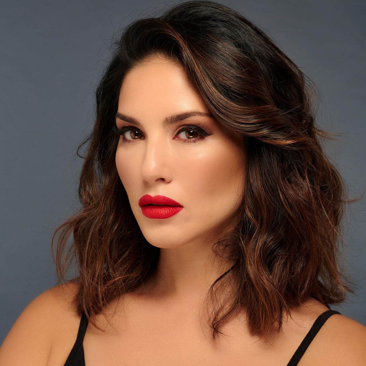 STARSTRUCK BY SUNNY LEONE Contour Stick for Face Makeup | Matte Finish & Long Lasting Formula for Face Makeup Medium Brown