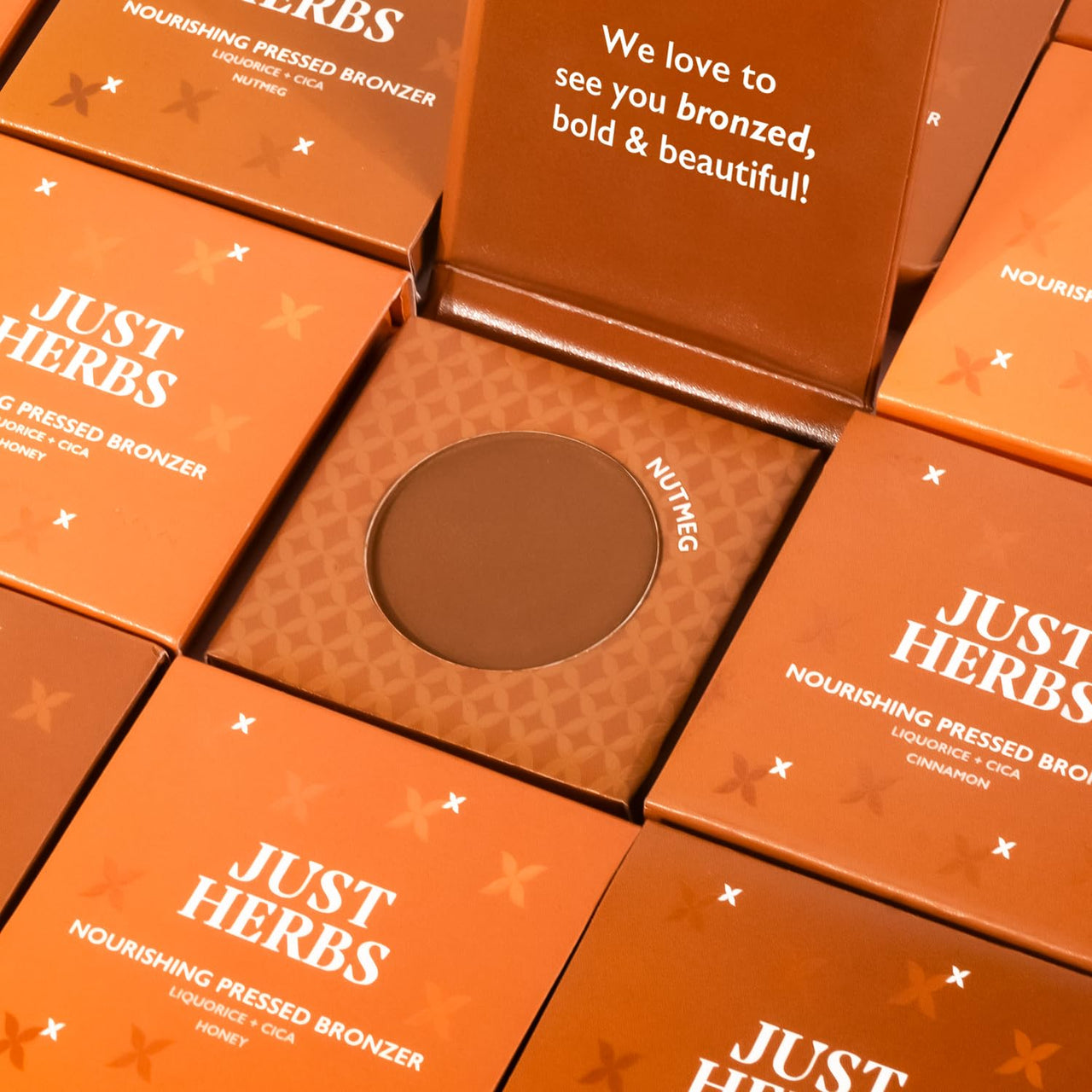 Just Herbs Nourishing Pressed Bronzer Liquorice + Cica for Face Makeup 3.5g (Nutmeg, 3.5)