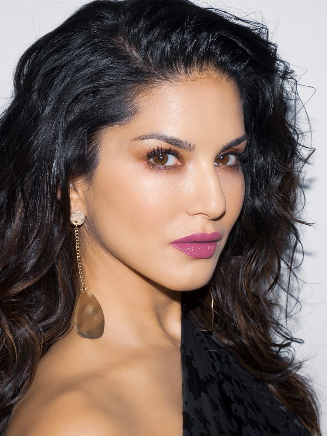 STARSTRUCK BY SUNNY LEONE Glossy Liquid Lip Color, Dark Purple | Highly Pigmented, Hi-Shine & Non-Sticky Formula | Lip Gloss For Girls, Women | Purple Taffy