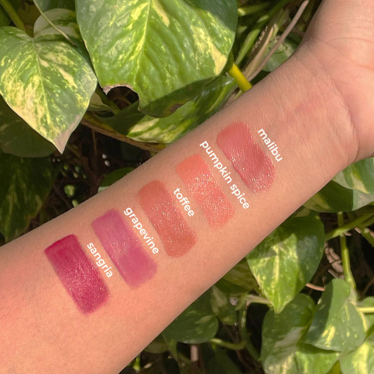 Ruby's Organics Lip Oil Gloss for Women and Girls, All Skin Tones- Moisturizing, Long Lasting, Non Sticky and Non Drying Formula, Glossy Texture, Natural Lip Makeup, Paraben Free - Sangria, 6.5ml