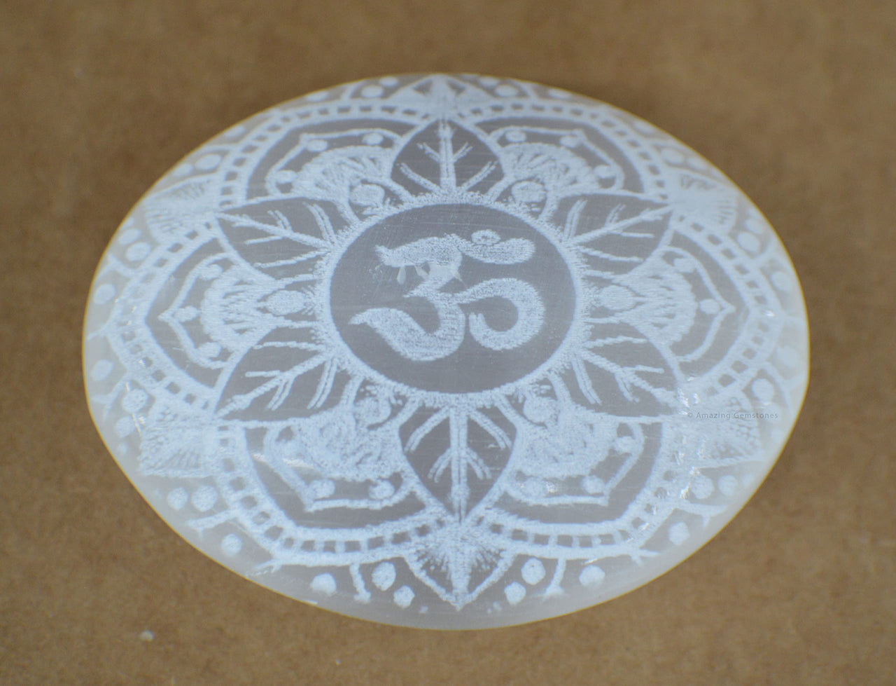 Amazing Gemstone Selenite Palm Stone - OM Engraved Hot Massage Worry Stone for Natural Body Chakra Balancing, Reiki Healing and Crystal Grid Selenite (Om Engraved)