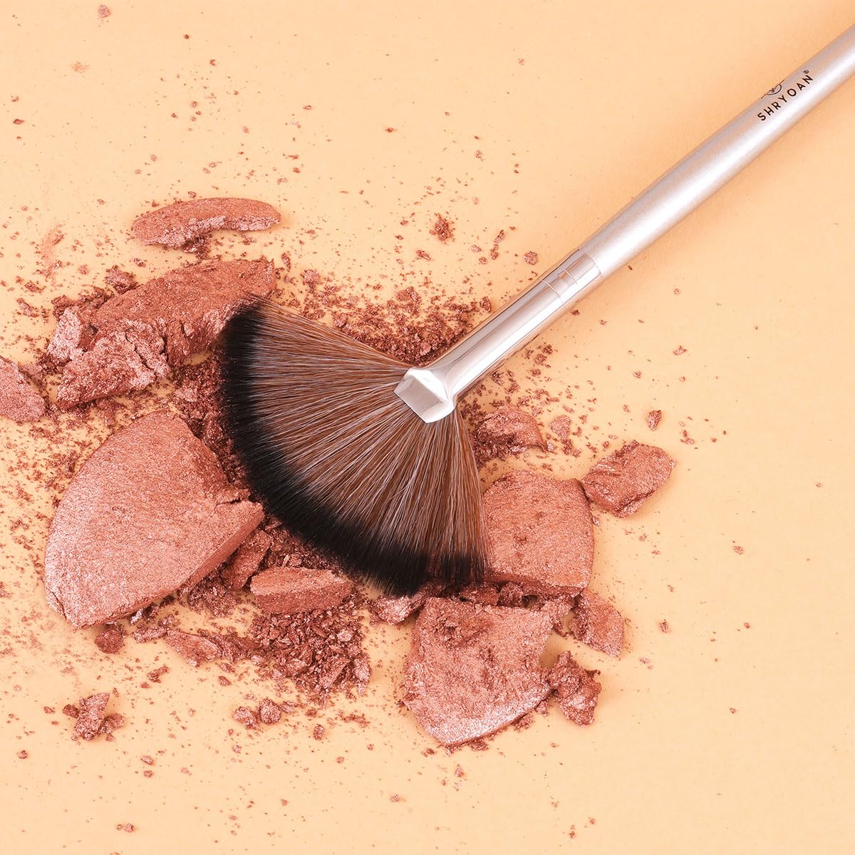 Shryoan Face Highlighter Makeup Fan Brush| Precise Synthetic Brushes With Feather Soft Touch & Perfect For Highlighting
