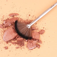 Shryoan Face Highlighter Makeup Fan Brush| Precise Synthetic Brushes With Feather Soft Touch & Perfect For Highlighting