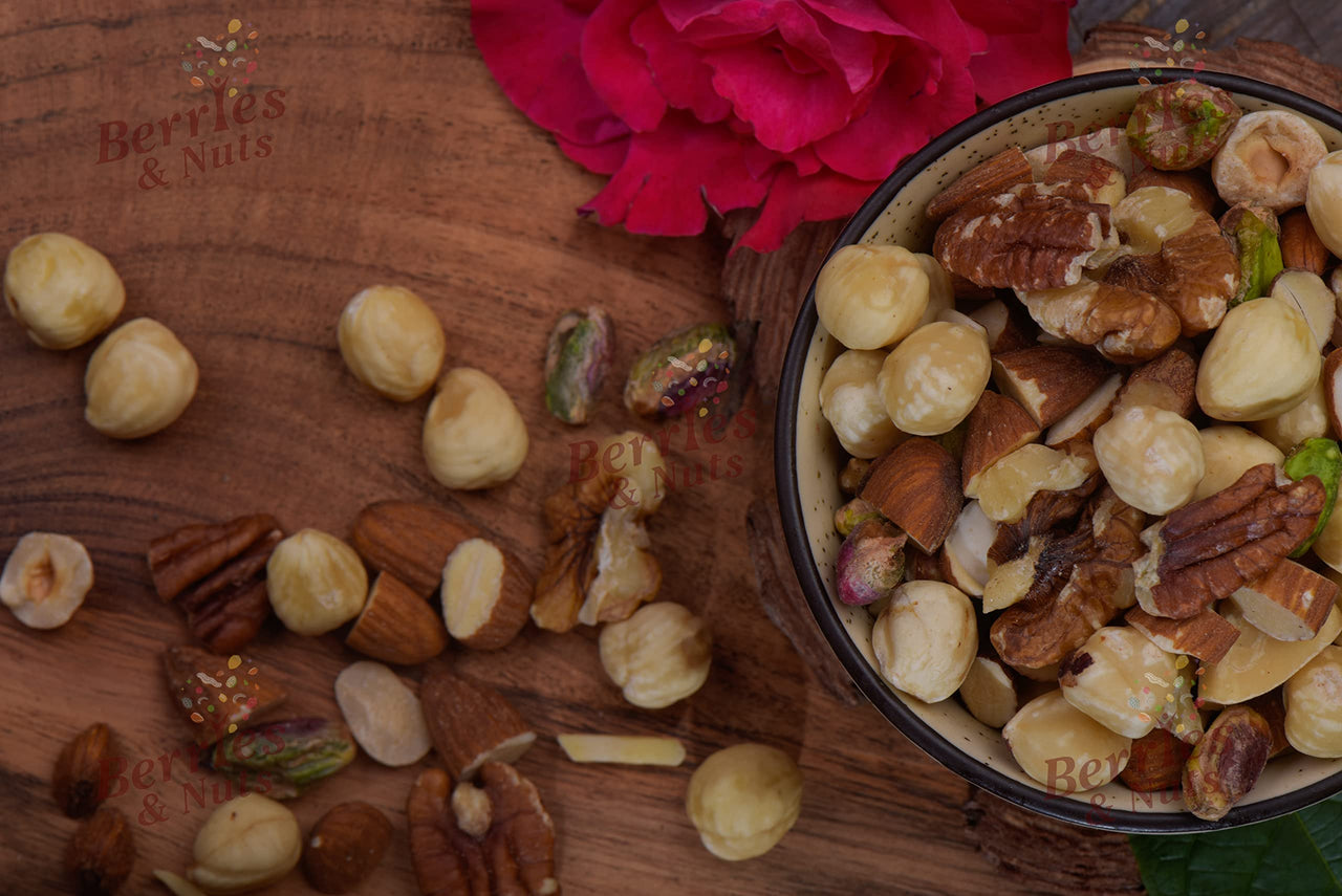 Berries And Nuts Magic Nuts Mix | Pecan, Brazil, Hazel, Macadamia, Almonds, Pista, Walnuts | 200 Grams