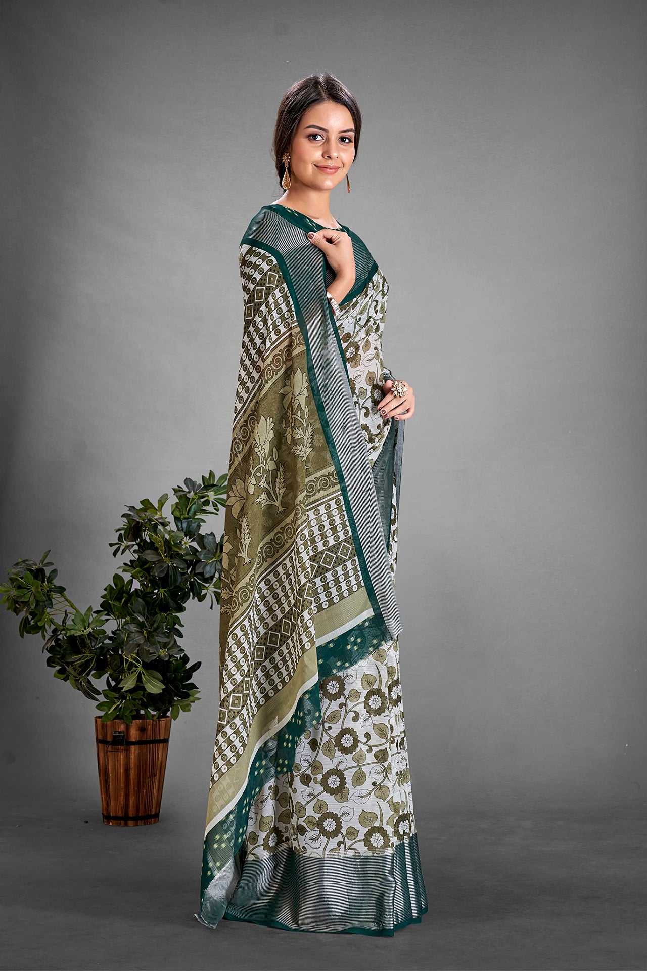 Amazon Brand - Tavasya Women Women Saree