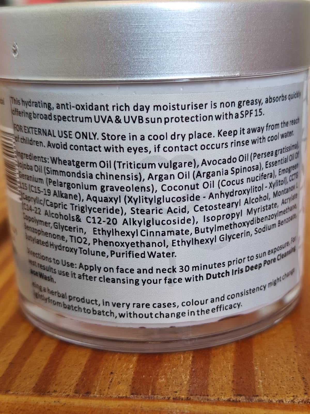 Dutch Iris Nourishing Day Moisturiser with SPF-15 | Wheatgerm, Geranium & Jojoba Extracts | Broad Spectrum Protection | Lightweight & Non-Greasy | For All Skin Types | For Women & Men (Unisex) | 100gms