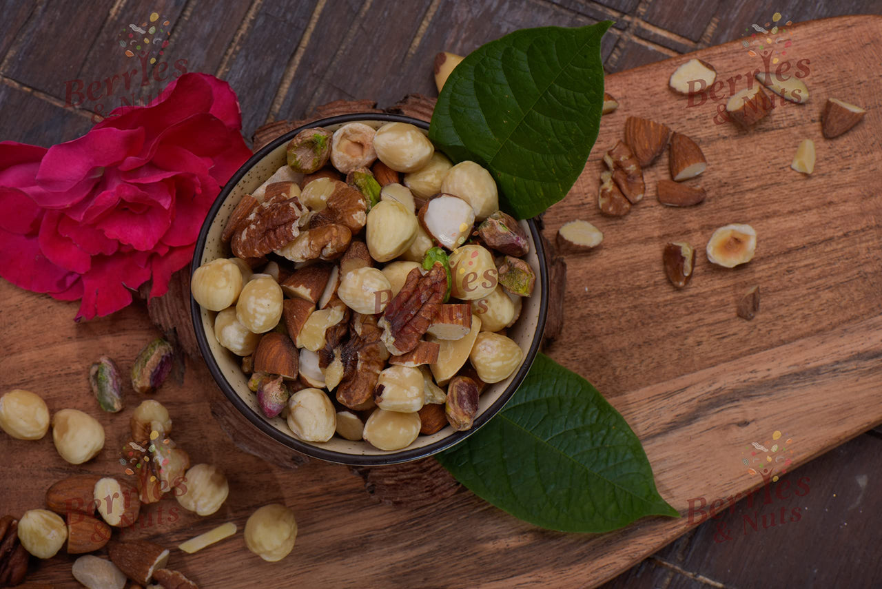 Berries And Nuts Magic Nuts Mix | Pecan, Brazil, Hazel, Macadamia, Almonds, Pista, Walnuts | 200 Grams