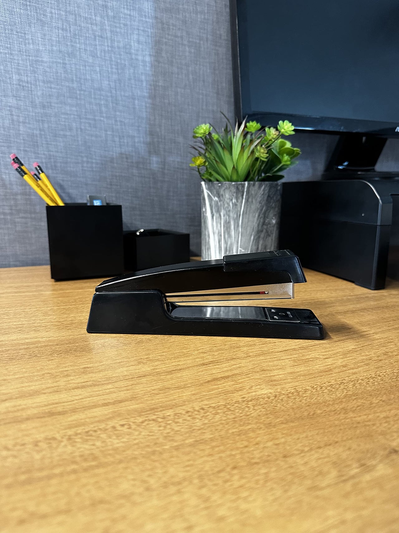 Bostitch Office B440BK B440 Executive Full Strip Stapler, 20-Sheet Capacity, Black (BOSB440BK) Full Sized