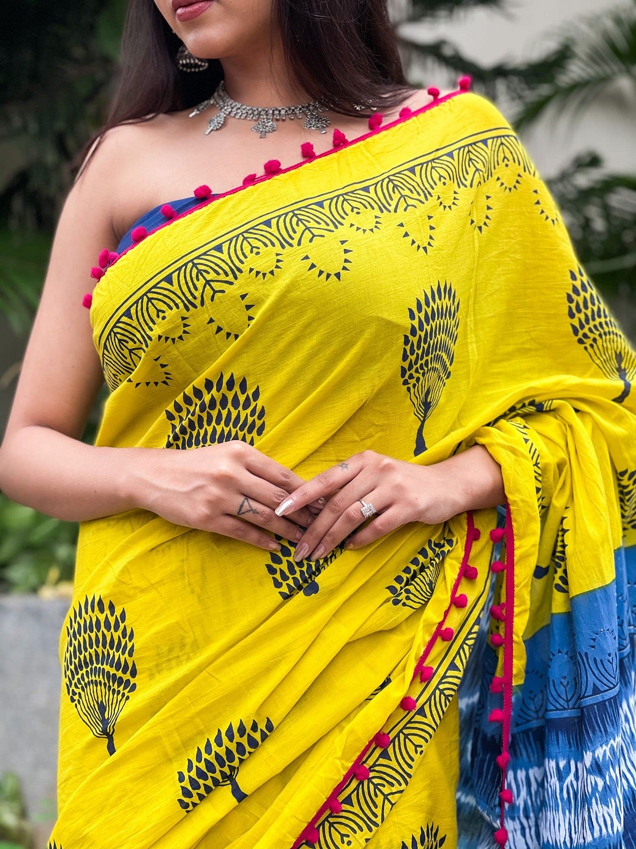 Shivanya Handicrafts Cotton Mulmul Saree for Women Attached Pom Pom Lace Red & Black 1