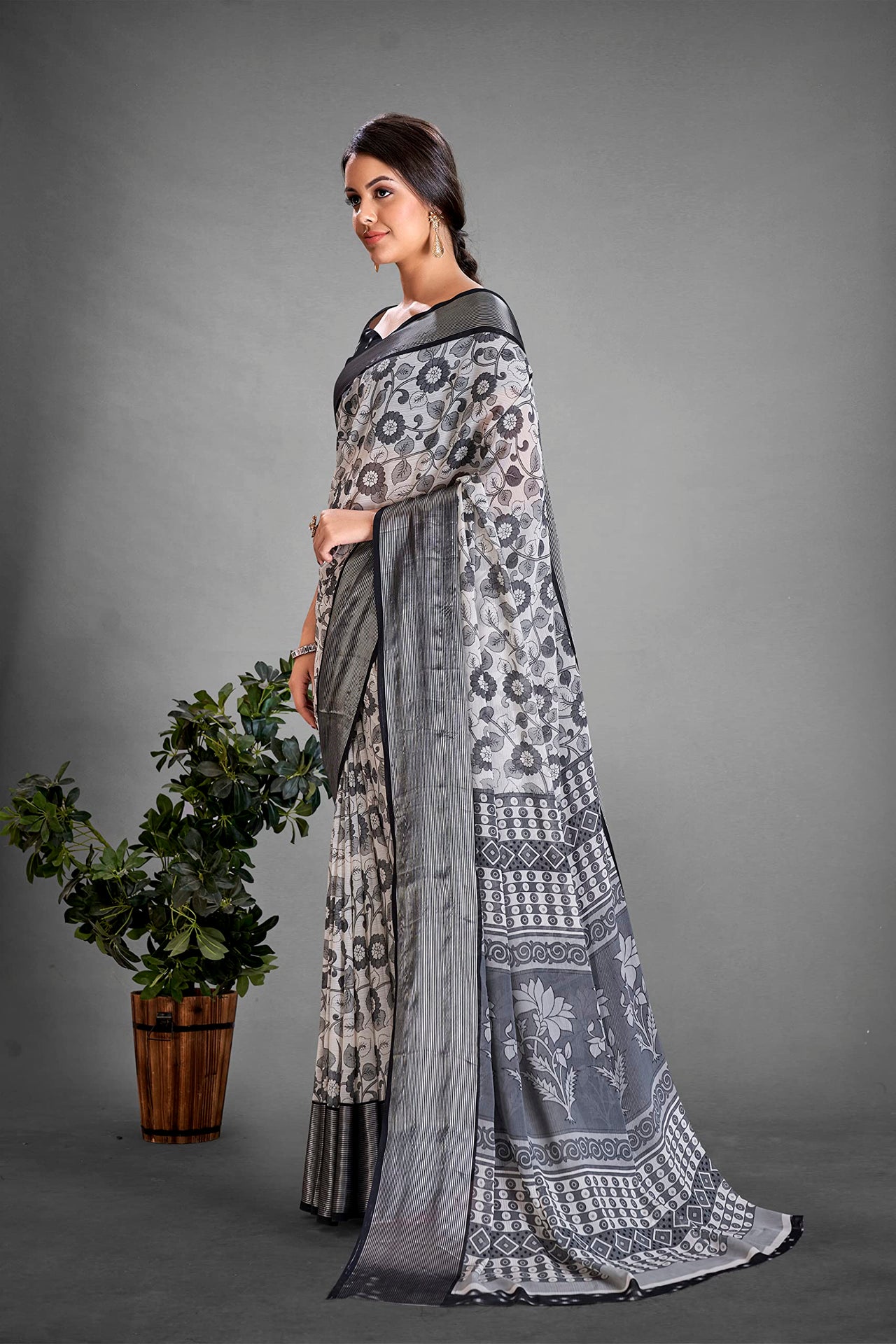 Amazon Brand - Tavasya Women Women Saree