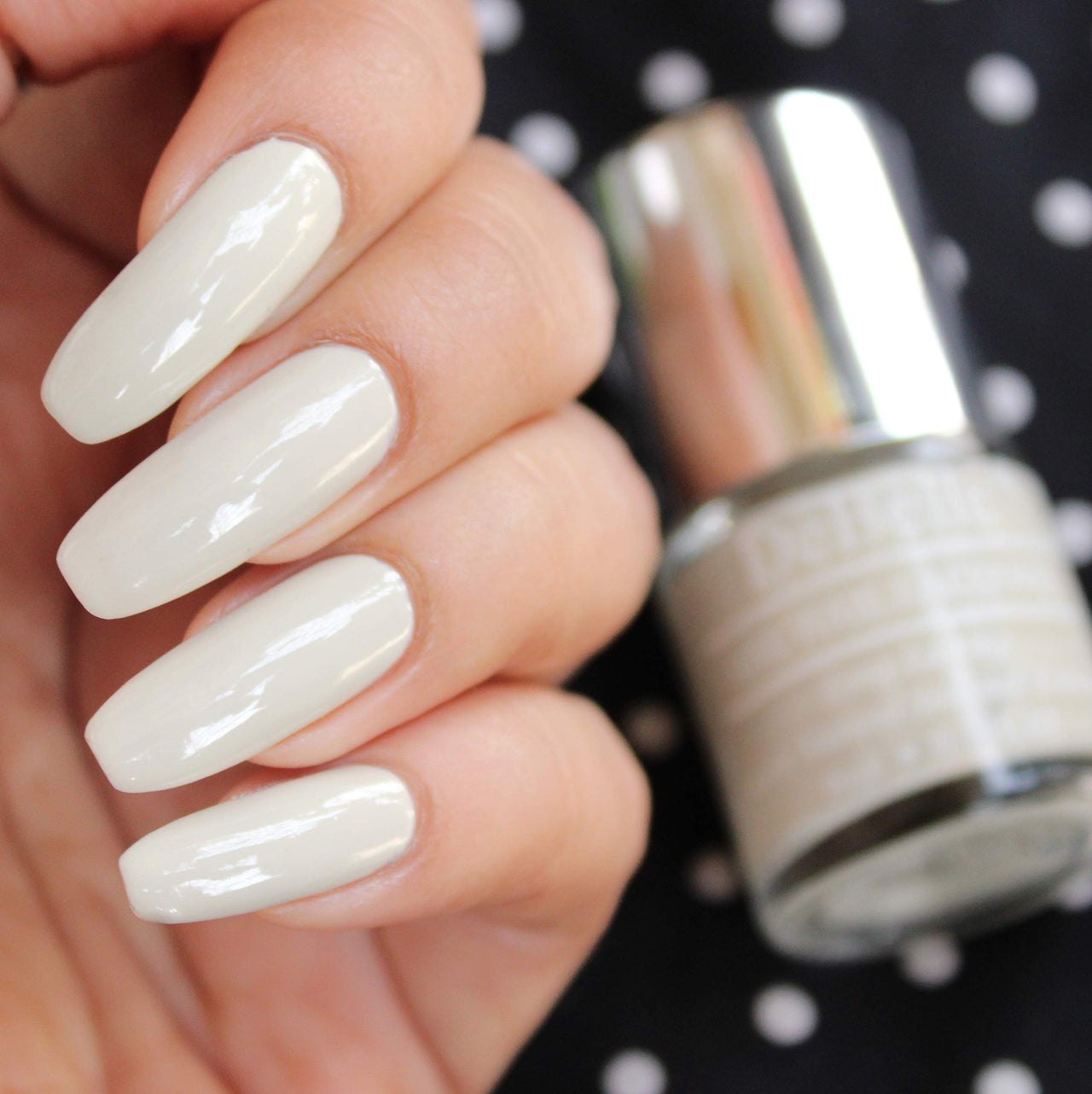 DeBelle Gel Beige Nail Polish-Light Nude(Natural Blush), 8 ml - Enriched with natural Seaweed Extract, cruelty Free, Toxic Free Glossy Finish.