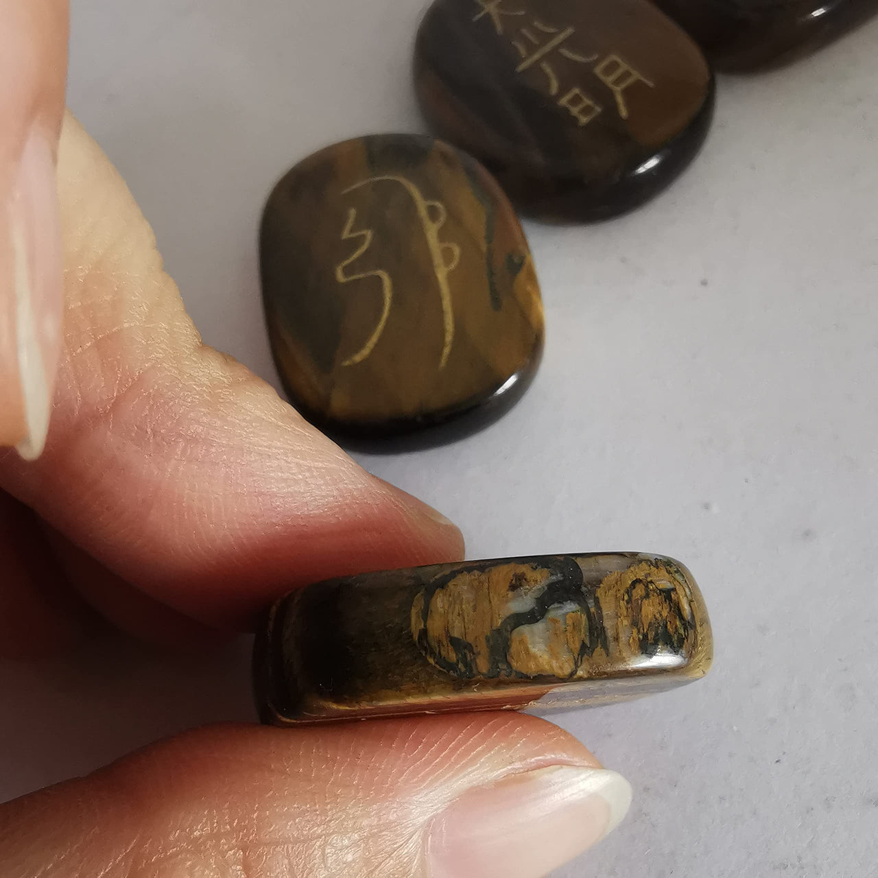 Loveliome 4 Pcs Tiger's  Eye Engraved Chakra Stones Healing Crystal Reiki Balancing Palm Stone, 25mm Brown-tiger's  Eye