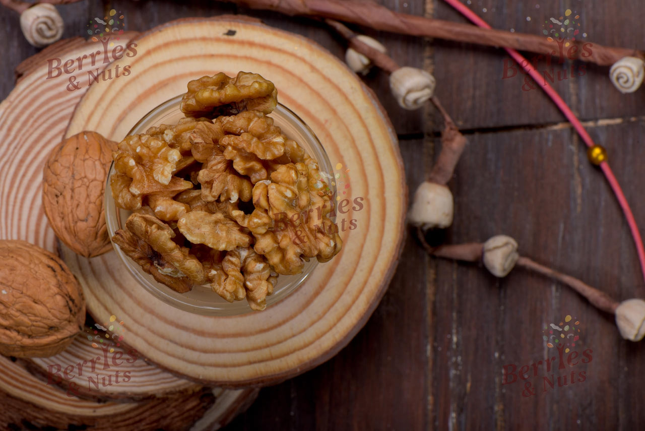 Berries And Nuts Premium Jumbo Snow White Walnut Kernel Without Shell 750 Grams | Akhrot Giri, Akrot Magaz | (3 Pack of 250 Grams)