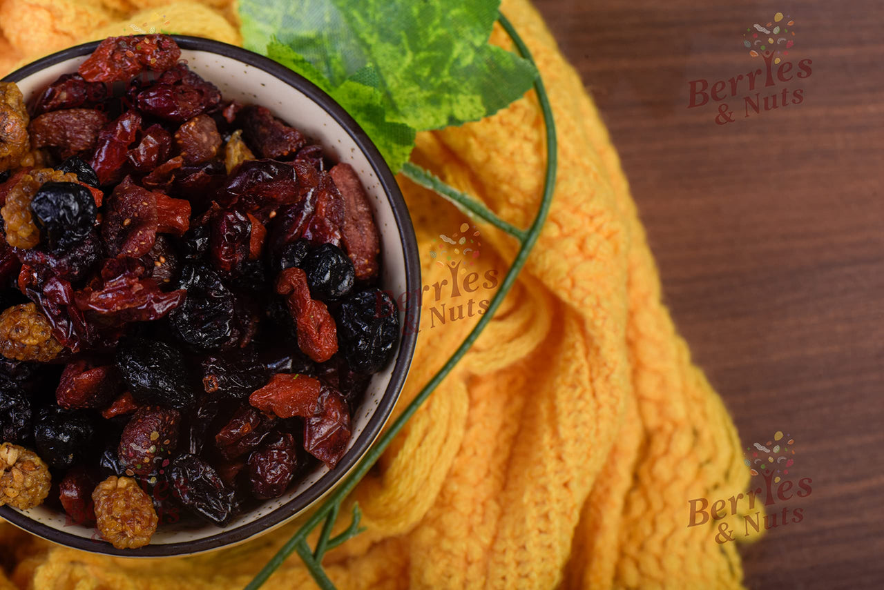 Berries And Nuts Super Berries Mix | Dried Mixed Berries, High in Antioxidants | Cranberries, Blueberries, Gojiberries, Blackberries, Raspberries, Strawberries | 400 Grams | 2 Bottles of 200 Grams
