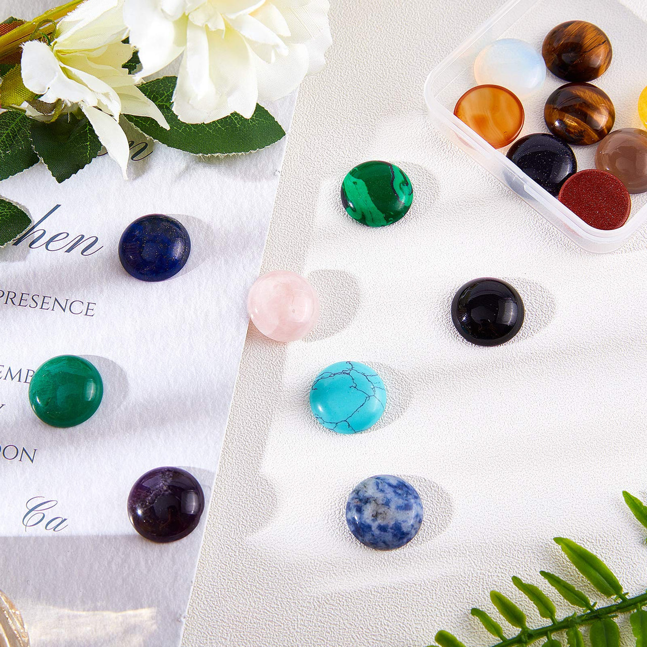 SUPERFINDINGS 16PCS Half Round Gemstones Cabochon 20mm Flat Back Gemstone Cabochons 16 Color Healing Quartz Chakra Crystal Stone for Bracelet Necklace Jewelry Making 16 Colors