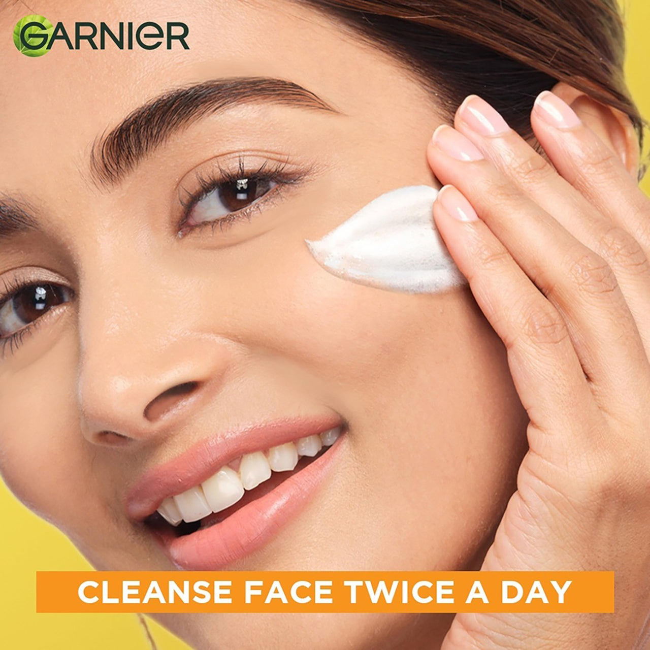 Garnier Skin Naturals Bright Complete Vitamin C Face Wash Gel | Gentle Cleanser - Vitamin C Face Wash For Brighter and Glowing Skin | Reduces Dullness | Daily Cleanser, For all Skin Types, 100g