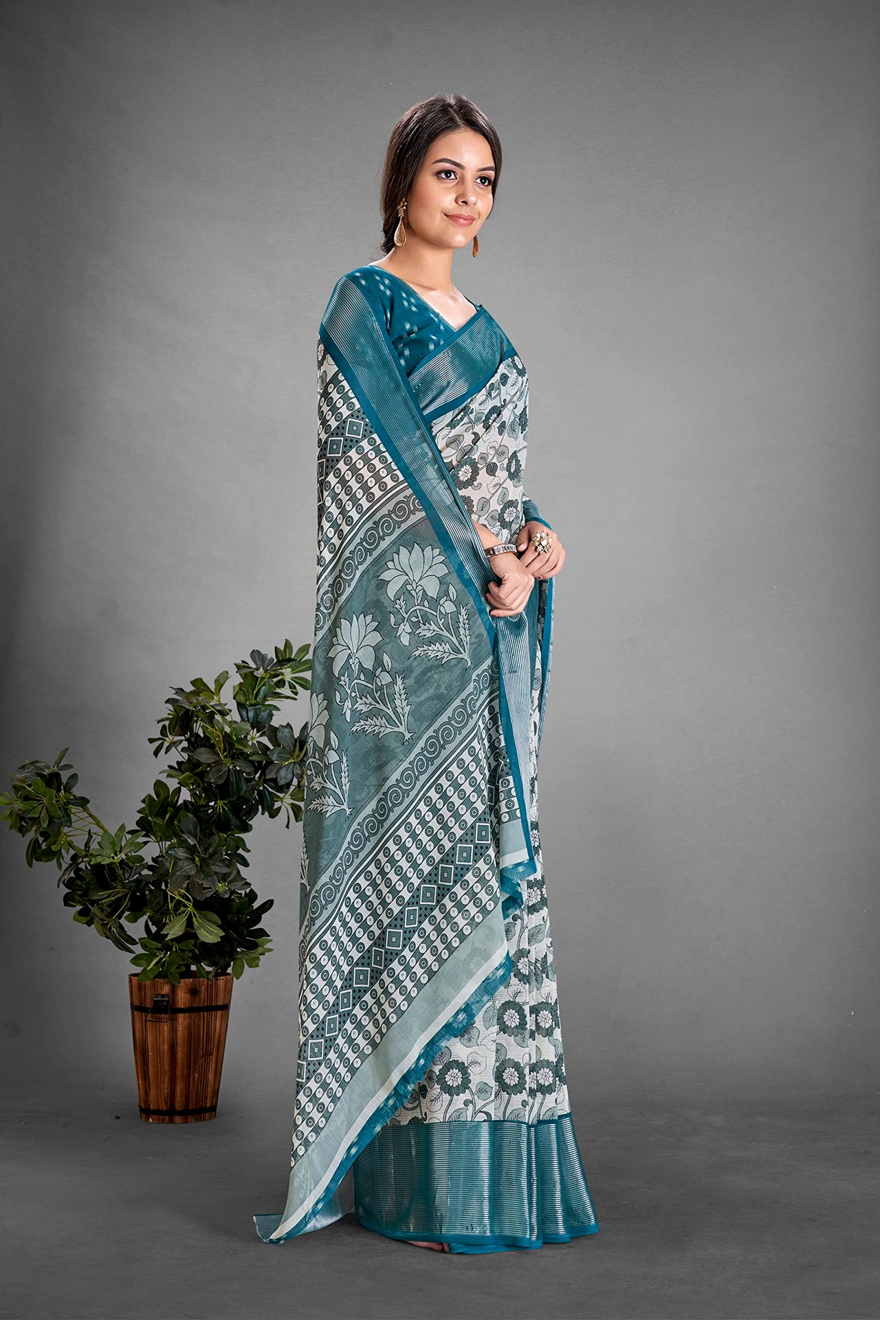 Amazon Brand - Tavasya Women Women Saree