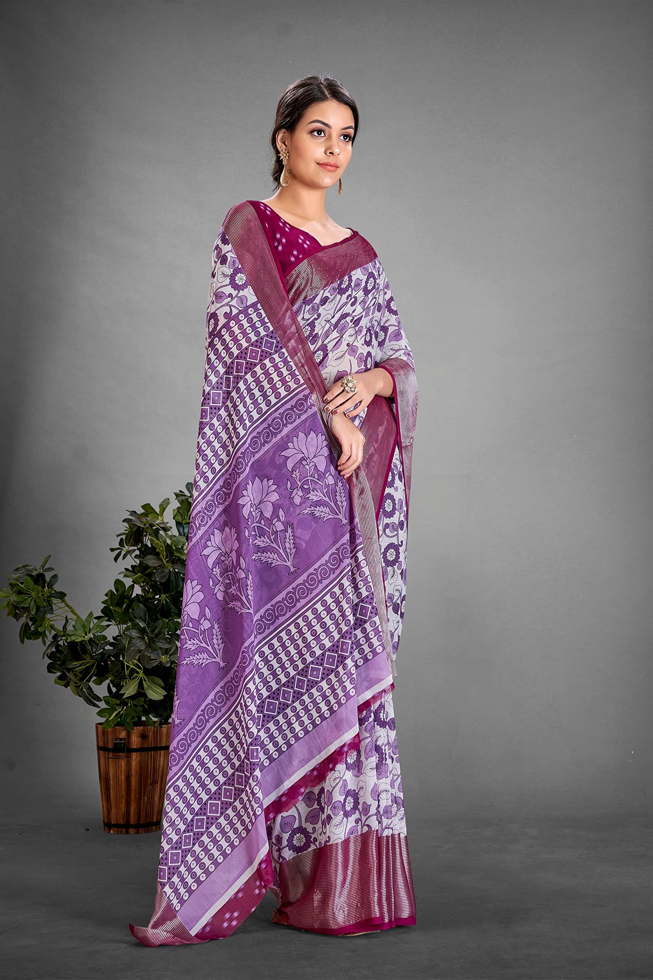 Amazon Brand - Tavasya Women Women Saree