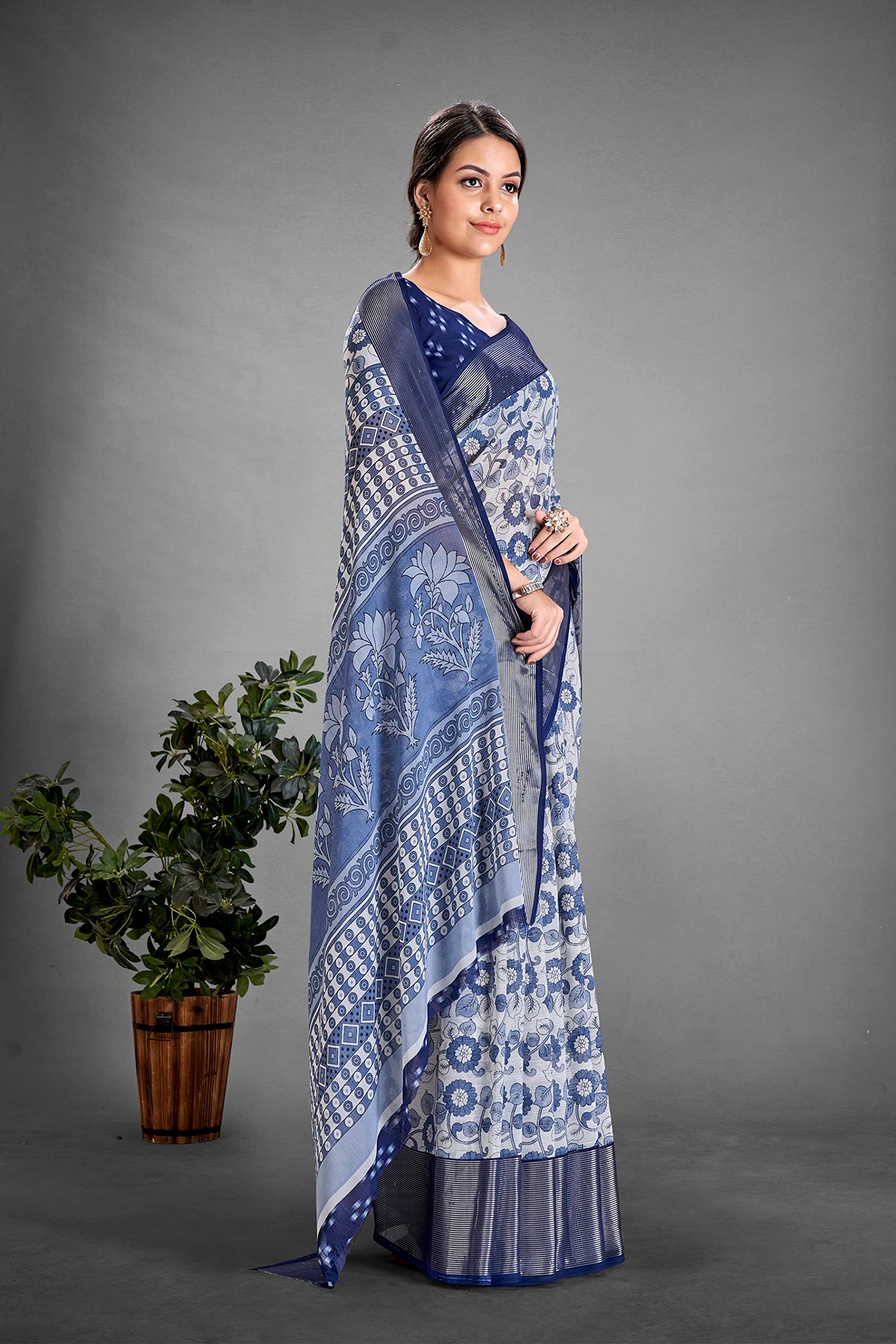 Amazon Brand - Tavasya Women Women Saree