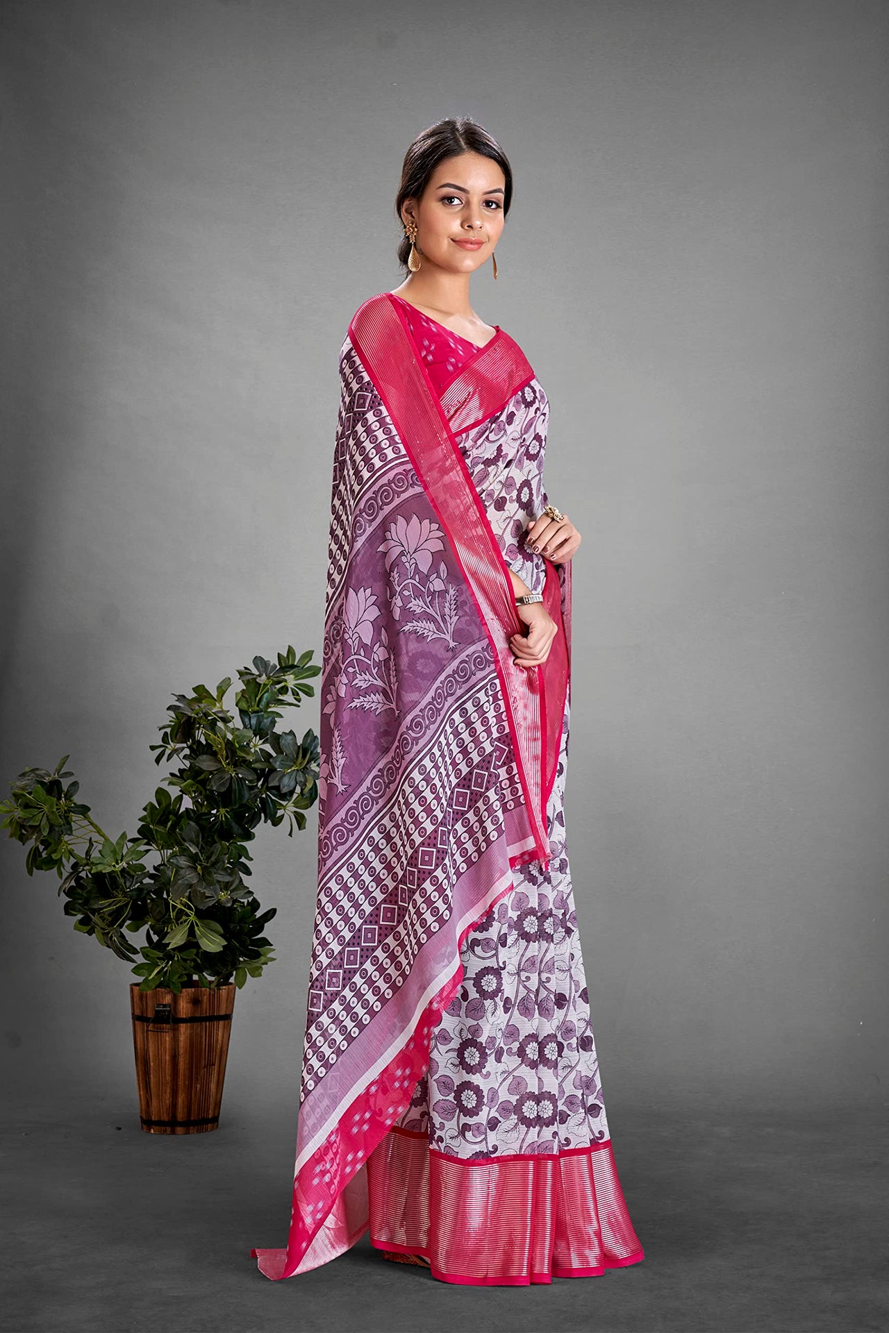 Amazon Brand - Tavasya Women Women Saree