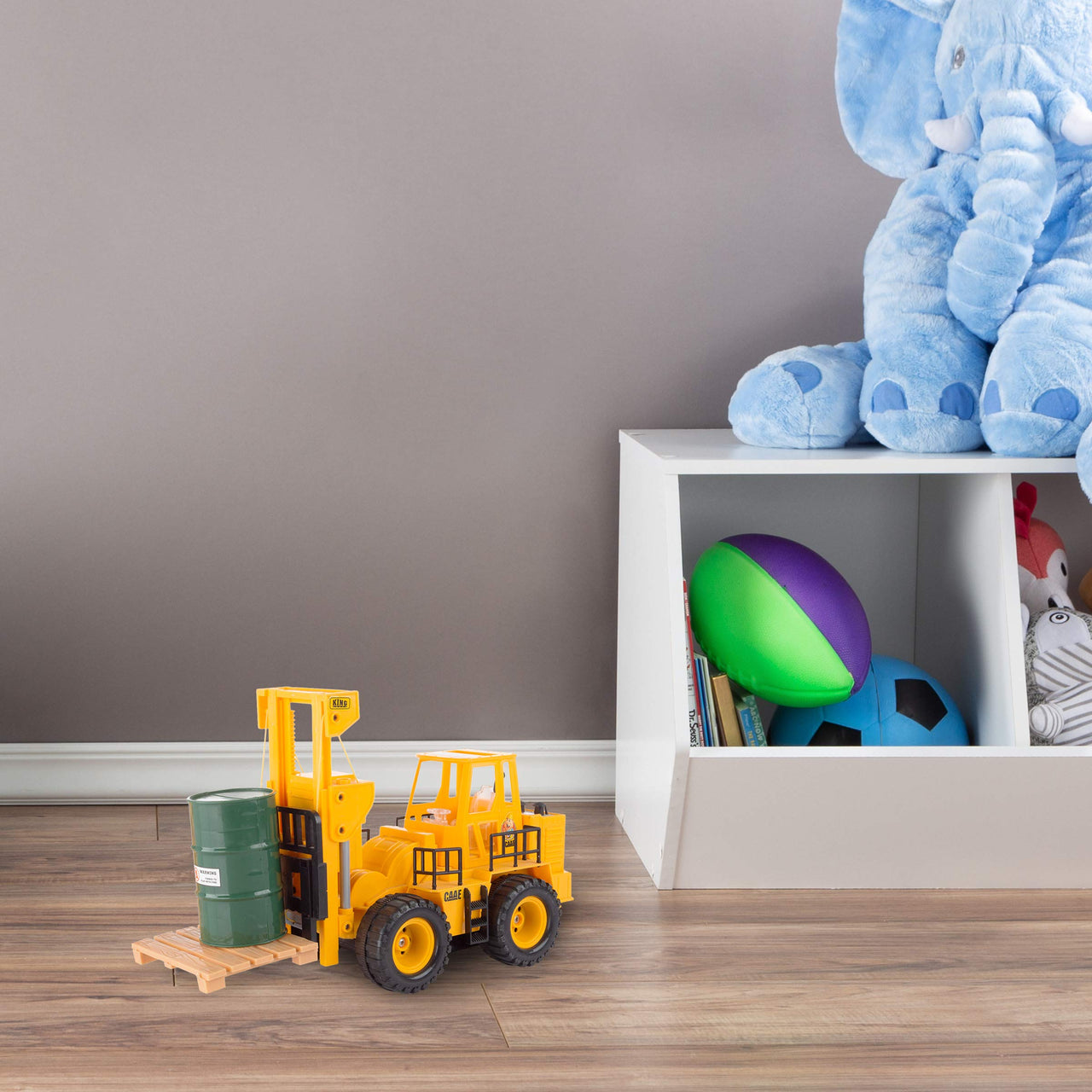 Hey! Play! Remote Control Toy Forklift– 1:24 Scale, Fully Functional RC Fork Truck with Lights and Sound, Includes Pallet, Pretend Barrel for Kids,Brown/a