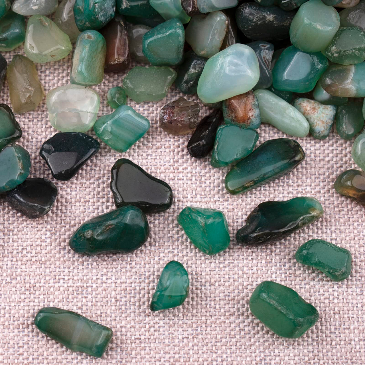 SigMntun Green Agate Crystal Chips Bulk, Natural UNDYED - 10 oz (283g) Tumbled Stones for Crafts Decorative Rocks Planters, Healing Crystals Reiki Chakra Meditation Energy Balancing Therapy 10 Oz - Green Agate