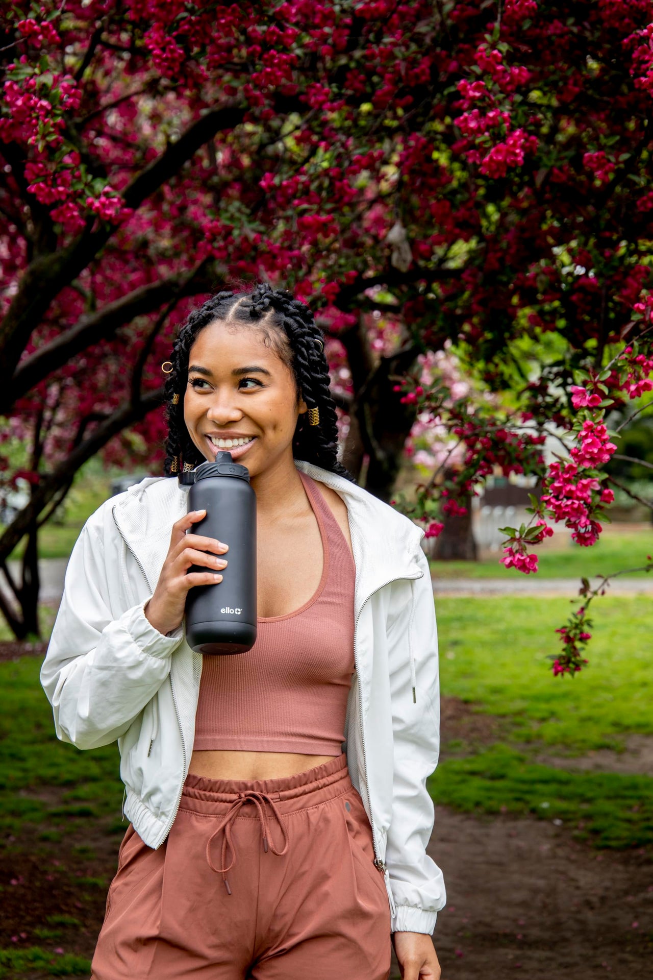 Ello Cooper Stainless Steel Water Bottle with Straw and Carry Handle, Double Walled and Vacuum Insulated Metal, Leak Proof Locking Lid with Soft Silicone Spout, Reusable, BPA Free, 22oz, 32oz, 40oz Black