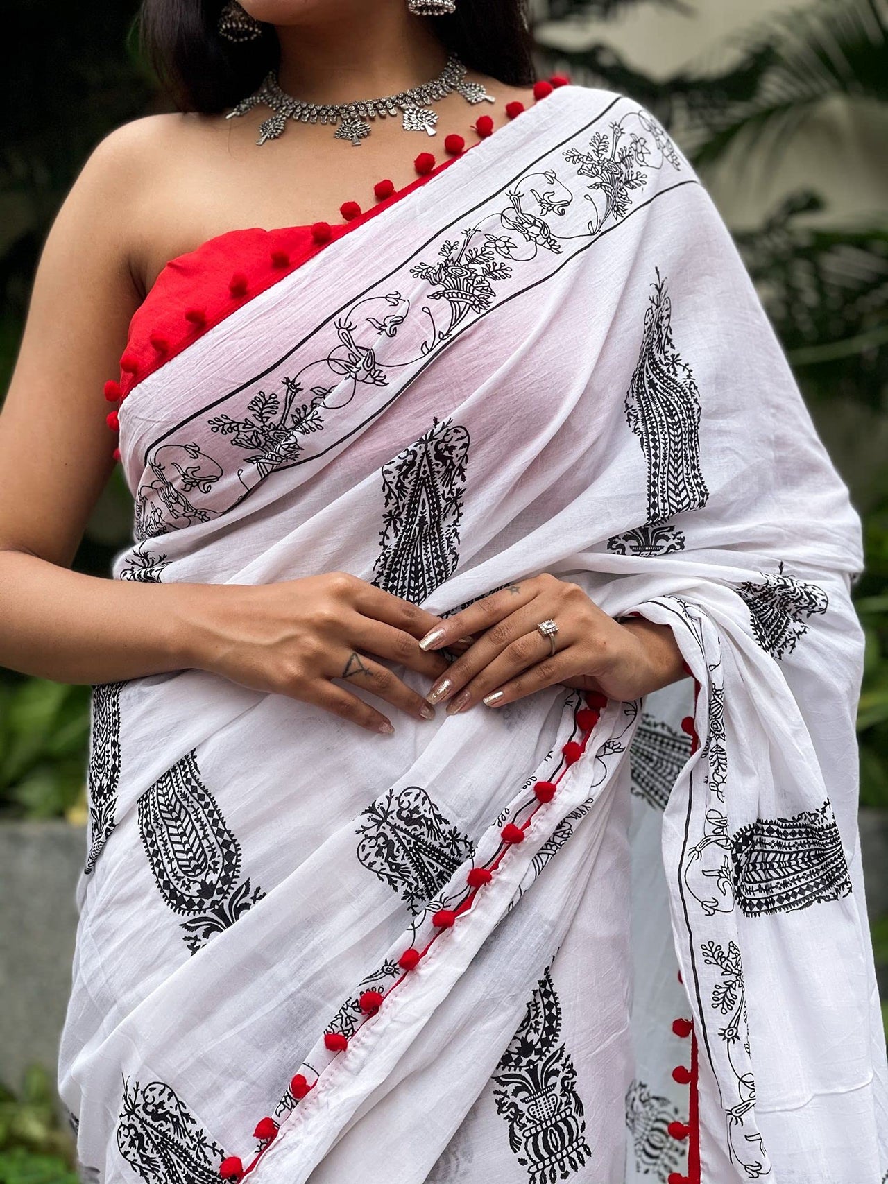 Shivanya Handicrafts Cotton Mulmul Saree for Women Attached Pom Pom Lace Red & Black 1