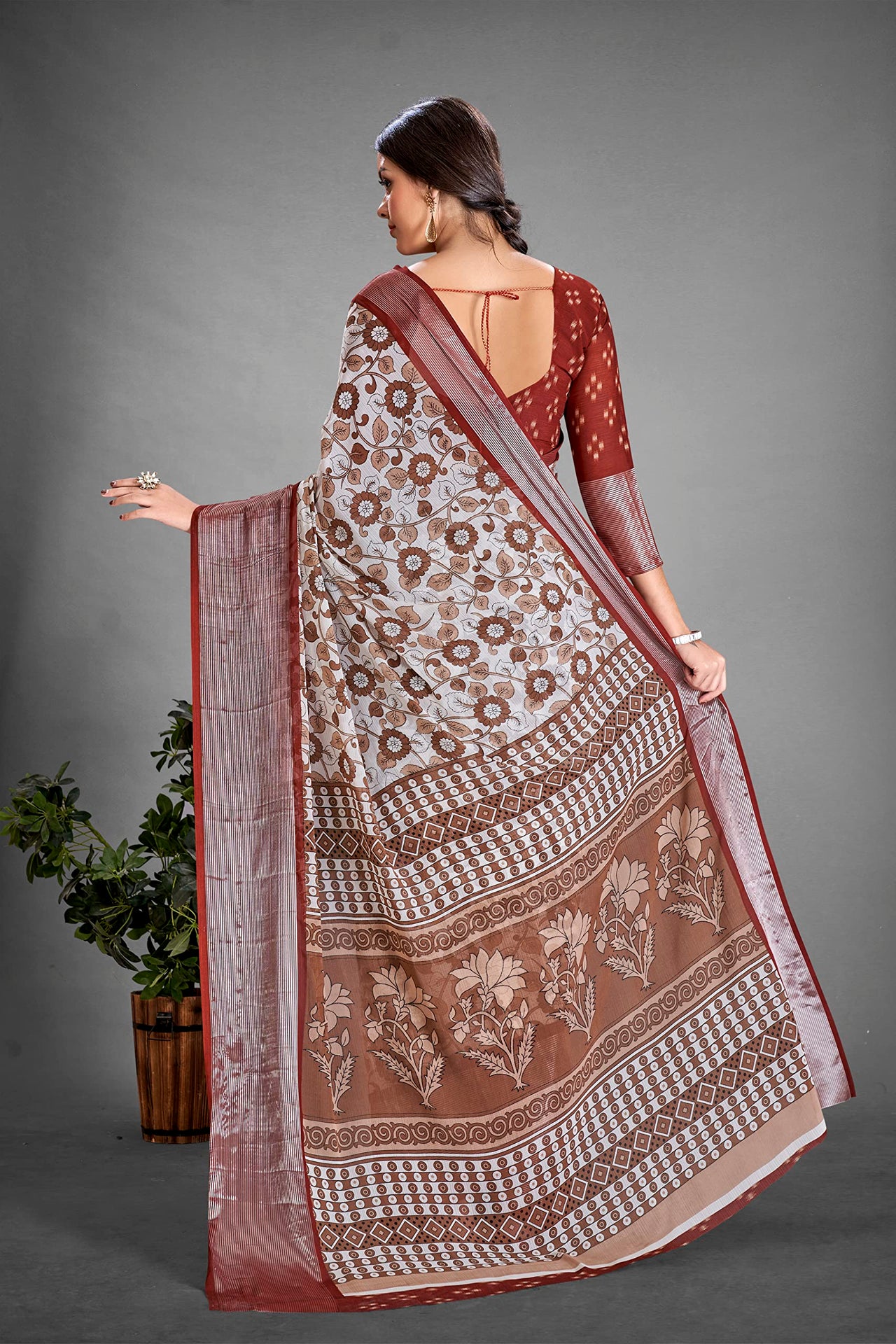 Amazon Brand - Tavasya Women Women Saree