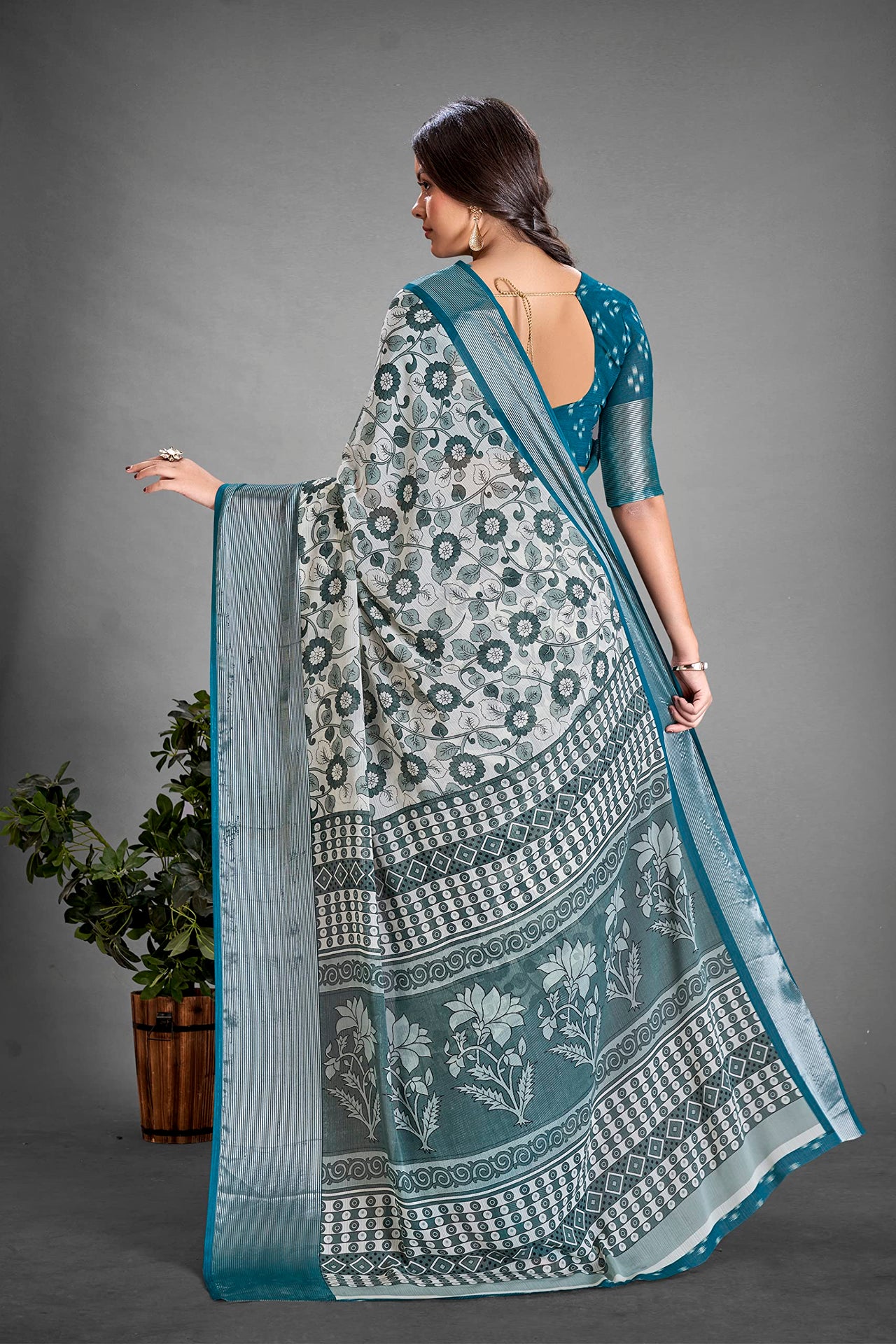 Amazon Brand - Tavasya Women Women Saree